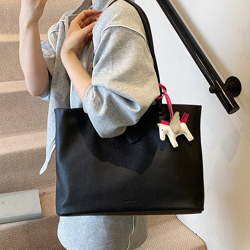 Simple, fashionable and high-end large-capacity tote bag for women, new Spring/Summer 2025 Korean-style trendy single-shoulder underarm bag details Picture