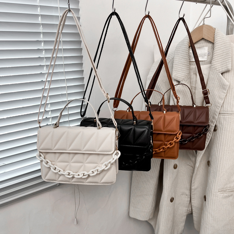 Embossed small square bag for women, 2025 new style, trendy and stylish, simple single-shoulder crossbody bag, commuting chain handbag Application Scenario