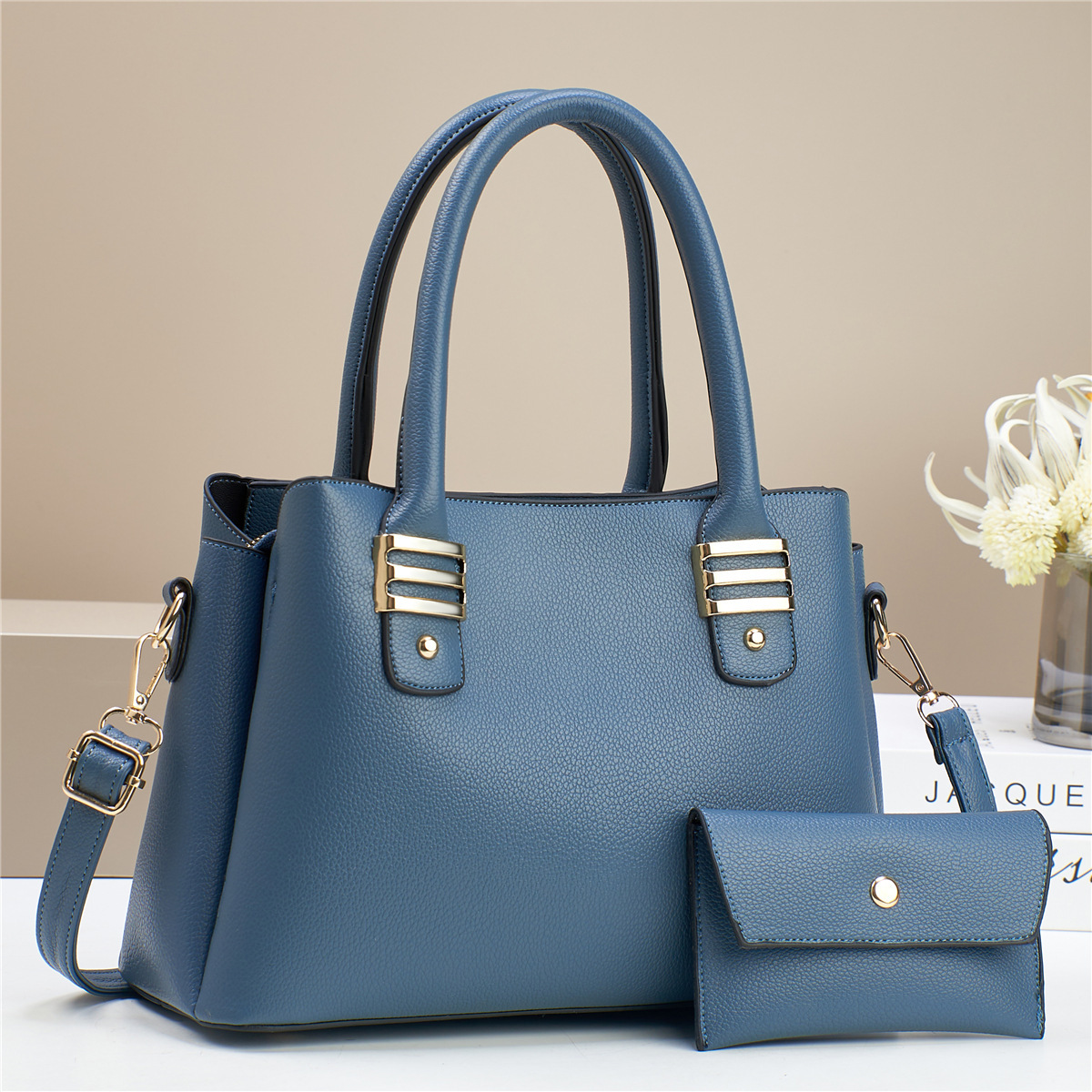 A popular large handbag for foreign trade, versatile and portable in 2024, a new women's fashion single-shoulder crossbody bag from the manufacturer full figure