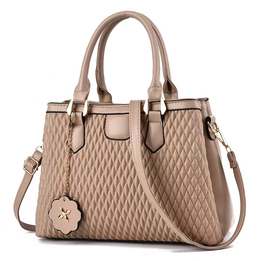 This is a versatile women's autumn and winter new handbag. It's a fashionable single-shoulder crossbody bag that goes well with women Item Picture