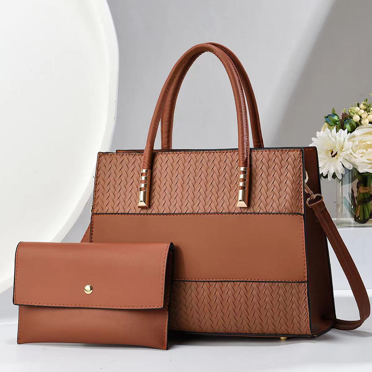 New fashionable color-block handbag for foreign trade, mother and child bag, single-shoulder crossbody bag, elegant for women, versatile for women, mom bag Application Scenario