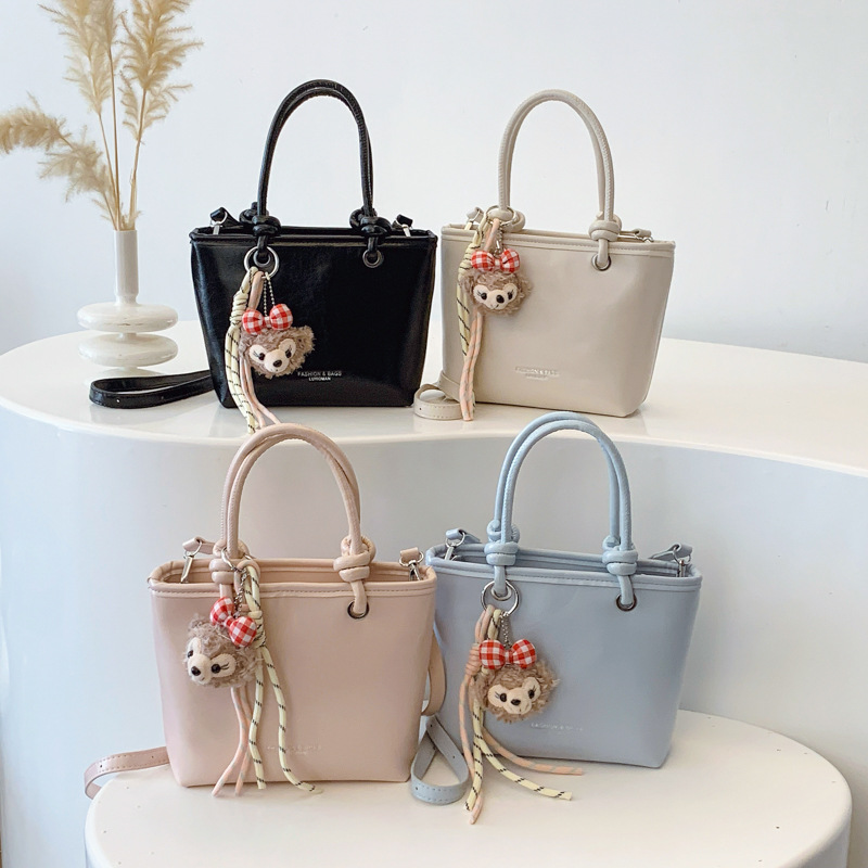 Korean high-end and stylish small bag 2025 new style, versatile and simple handbag, single-shoulder crossbody bag for work and commuting Application Scenario