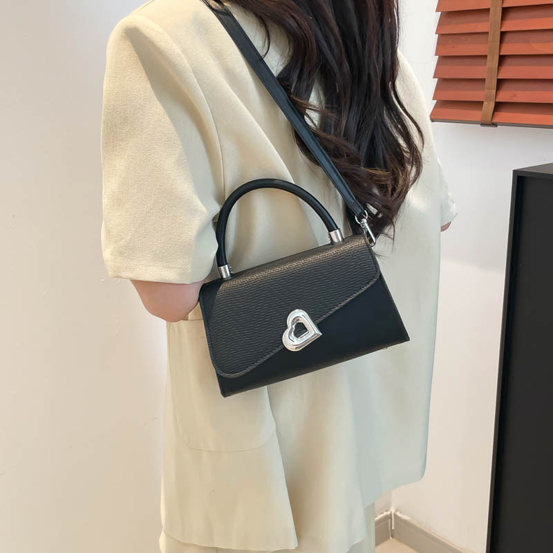 This stylish and high-quality handbag is a new Spring/Summer 2025 trendy, fresh and elegant small square bag for women Specification drawing