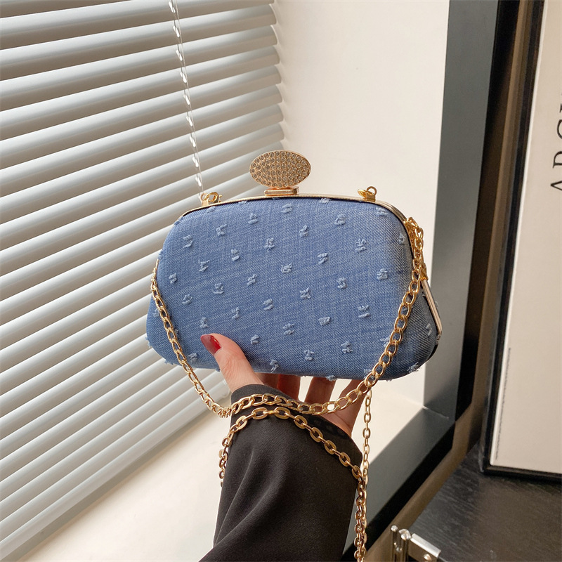 Hong Kong-style fashionable design hard-shell versatile dinner bag, women's fashionable intaglio-shaped single-shoulder crossbody bag full figure