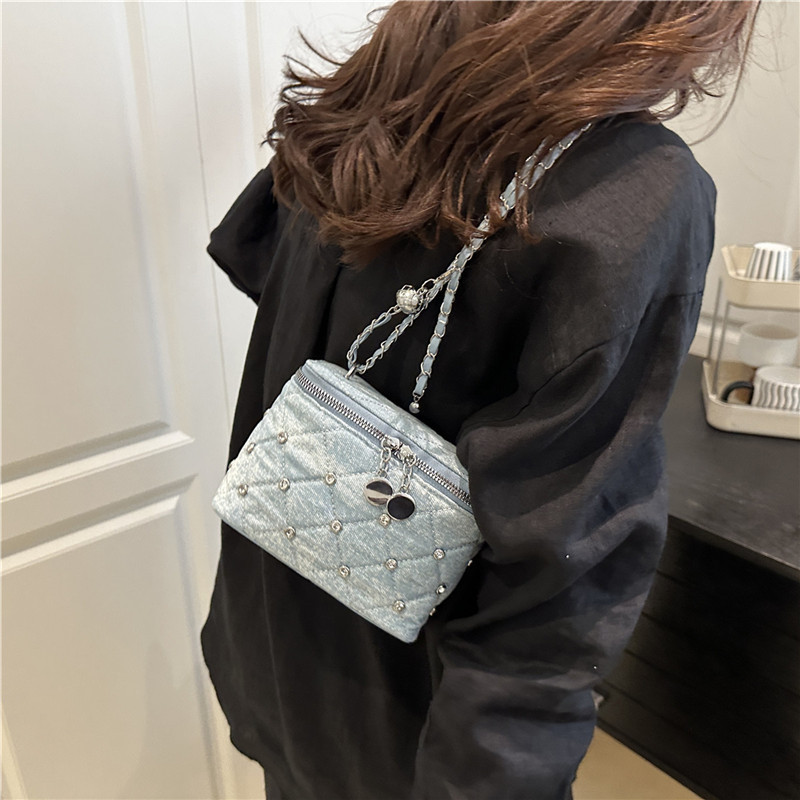 Chanel denim diamond-shaped chain bag for women 2025, a trendy and niche box bag, a versatile crossbody bag for summer Specification drawing