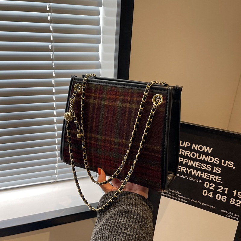 High-end casual checkered bag for women, 2024 new trendy fashion single-shoulder chain bag, versatile crossbody tote bag details Picture