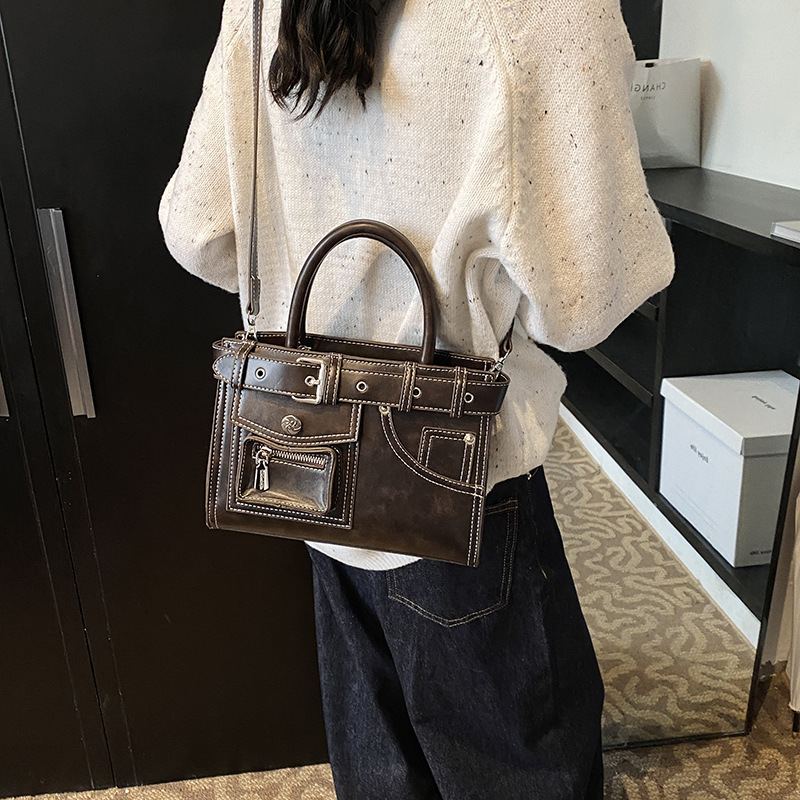 A stylish and casual hand-held small square bag for women in 2024, featuring a high-end, simple and versatile single-shoulder bag with a niche design Application Scenario