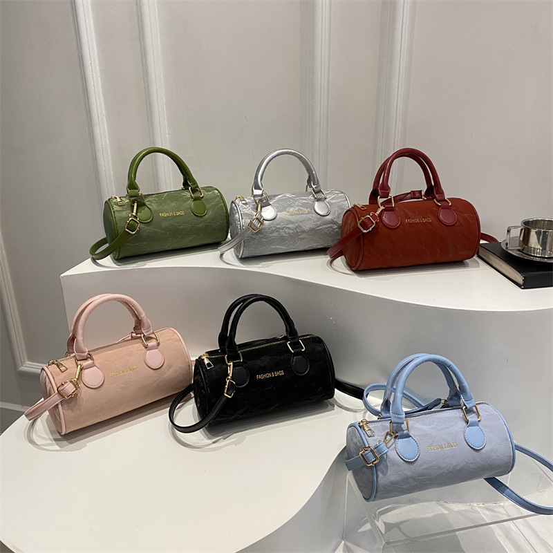 Niche and simple design pillow bag 2025, a fresh and elegant women's bag, casual, fashionable and versatile shoulder bag, crossbody bag Application Scenario