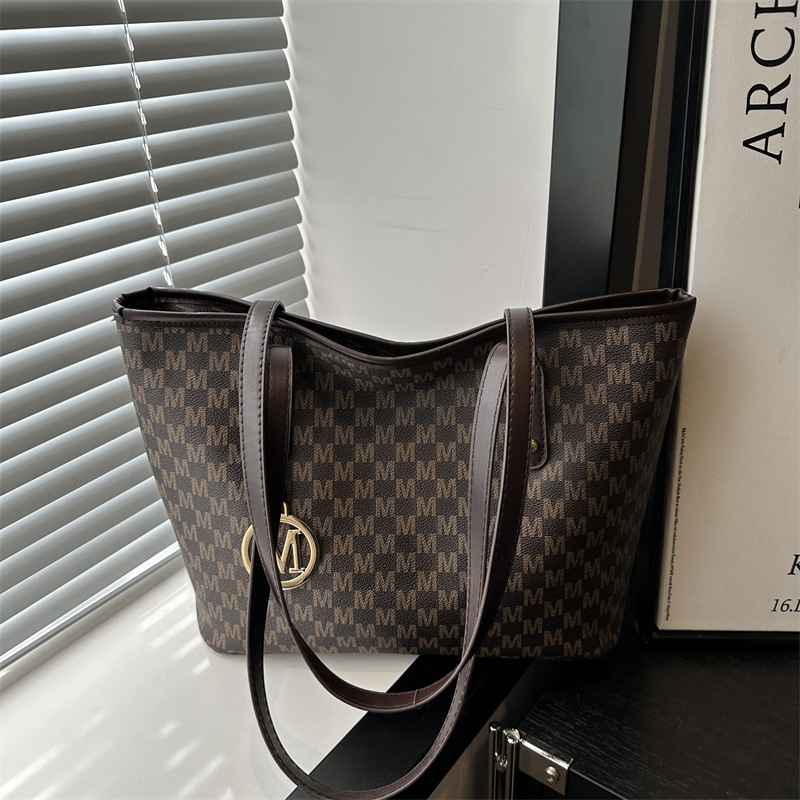 Large-capacity commuter tote bag, fashionable printed large bag for women, 2025 new style college student commuting single-shoulder bag full figure