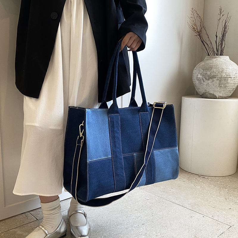 Large-capacity denim bag for women 2025 new niche single-shoulder underarm bag, trendy commuting tote bag Specification drawing