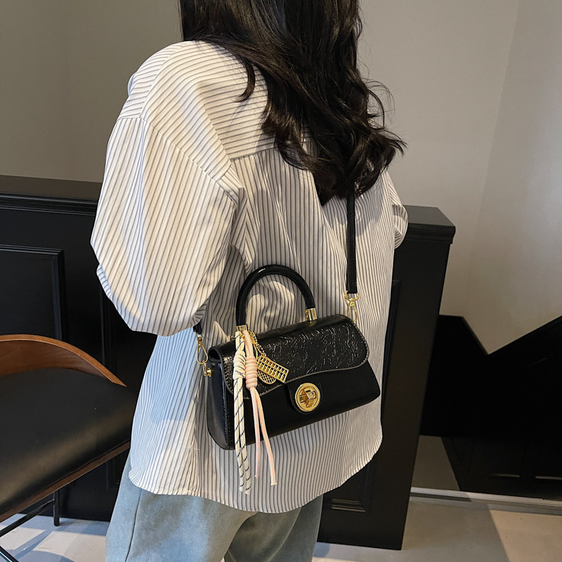 Retro small bag for women 2025 new style casual and versatile single-shoulder crossbody bag, Korean-style fashionable hand-held small square bag for women details Picture