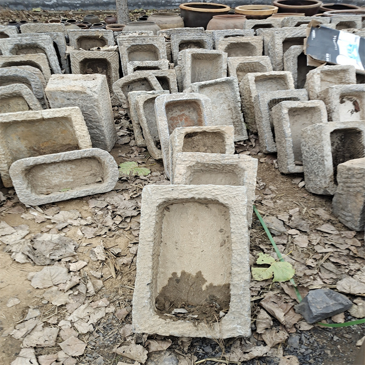 Stone troughs, bluestone flower troughs, old troughs, old bluestone circulating water stone tools, stone troughs for farming, stone basins, pig assemblies, and fish farming Application Scenario
