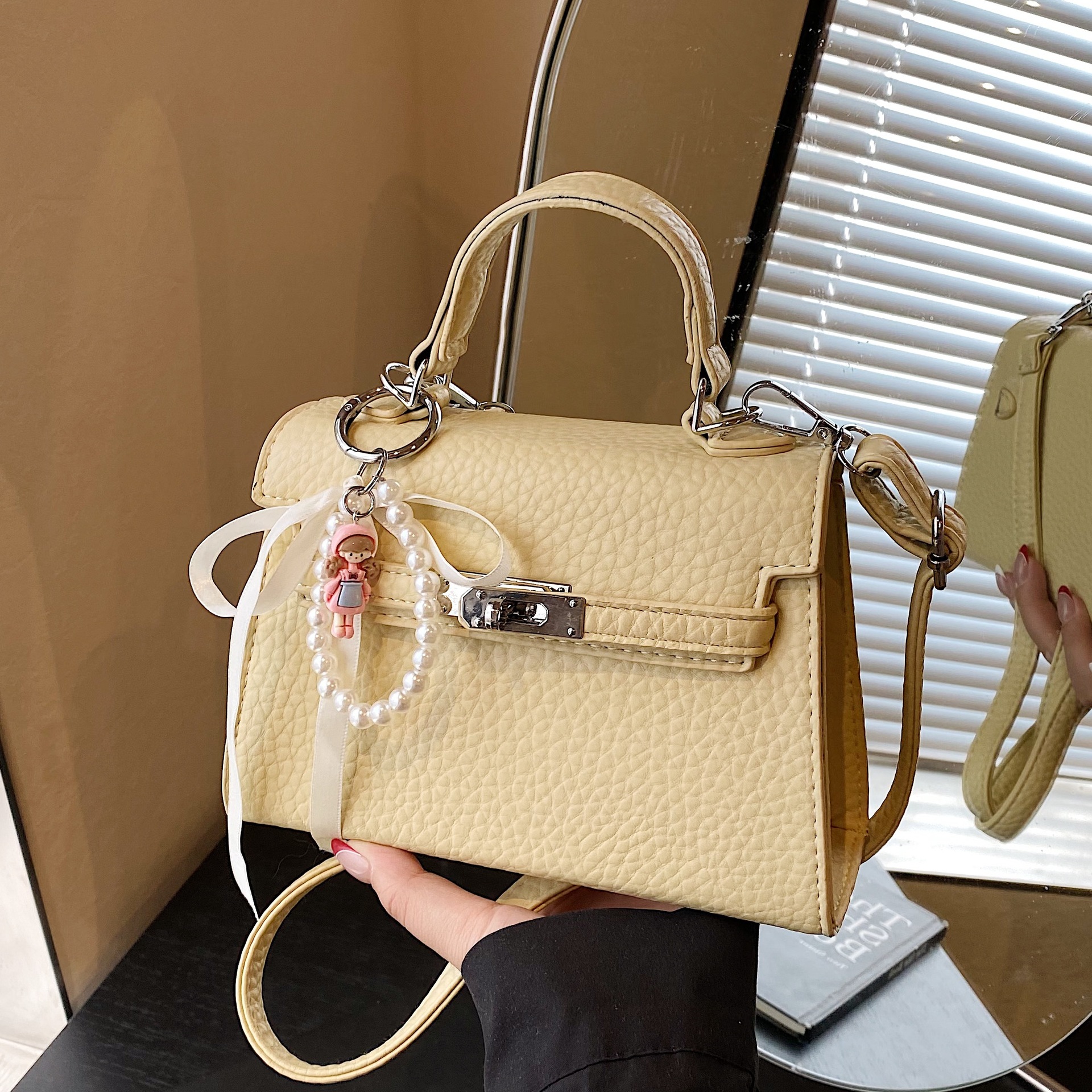 High-end handbag, fashionable Kelly bag for women, niche and stylish 2025 new versatile women's single-shoulder crossbody bag full figure