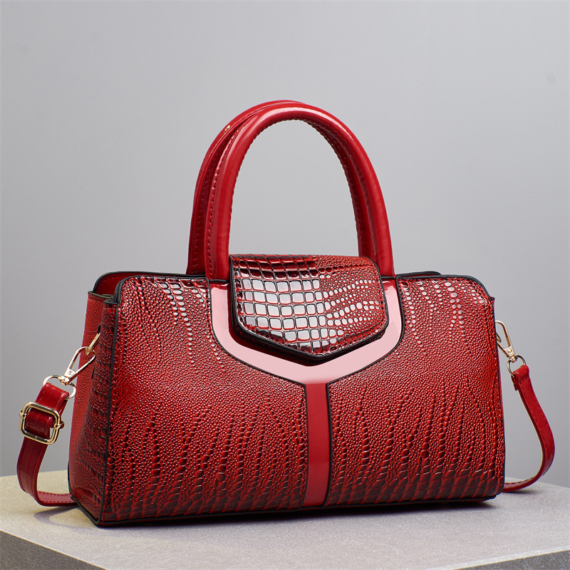 The new 2025 crocodile pattern women's bag is a fashionable crocodile pattern hand-held bag with a large capacity. It is a single-shoulder crossbody bag for middle-aged mothers Specification drawing