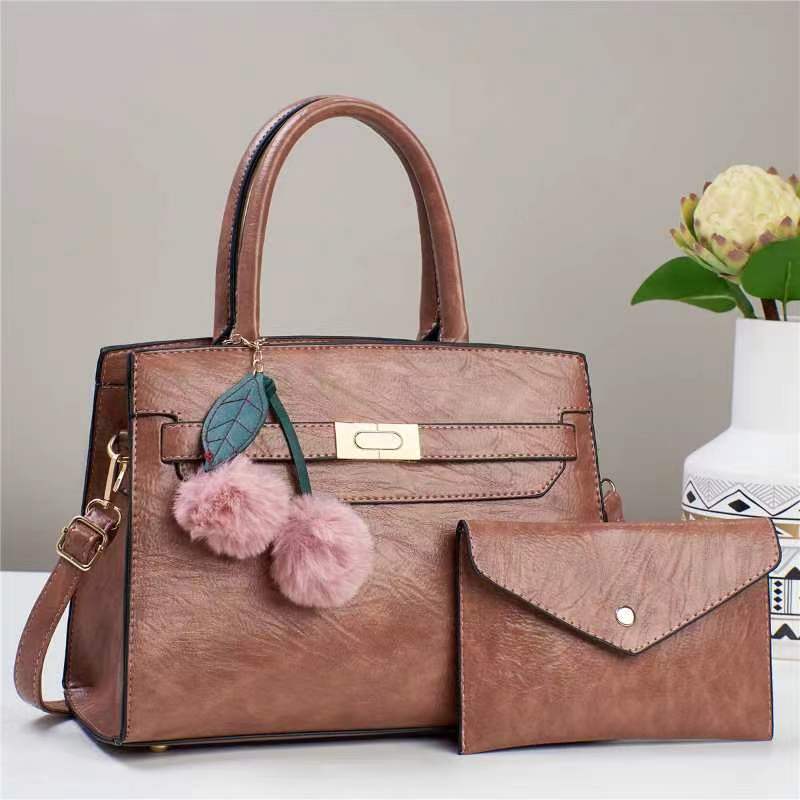 The new mother-and-child bag is fashionable and simple, a single-shoulder crossbody bag, a cross-border handbag, and is elegant and versatile for women. It's also a mom's bag details Picture