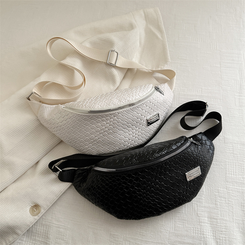 Fashionable woven pattern ins niche small bag for women 2025, a new trendy wide-shoulder strap single-shoulder crossbody bag Application Scenario