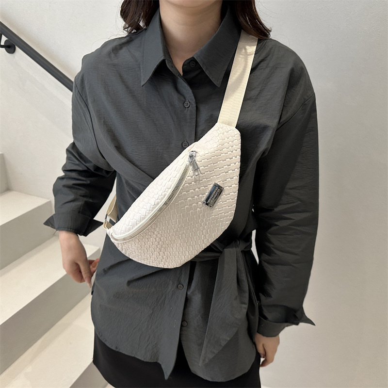 Fashionable woven pattern ins niche small bag for women 2025, a new trendy wide-shoulder strap single-shoulder crossbody bag details Picture