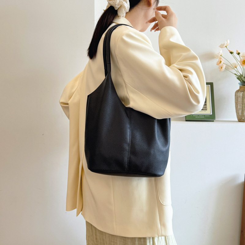 Casual soft surface large-capacity bag for women, 2024 new style fashionable patchwork versatile shoulder bag, commuter personalized tote bag details Picture