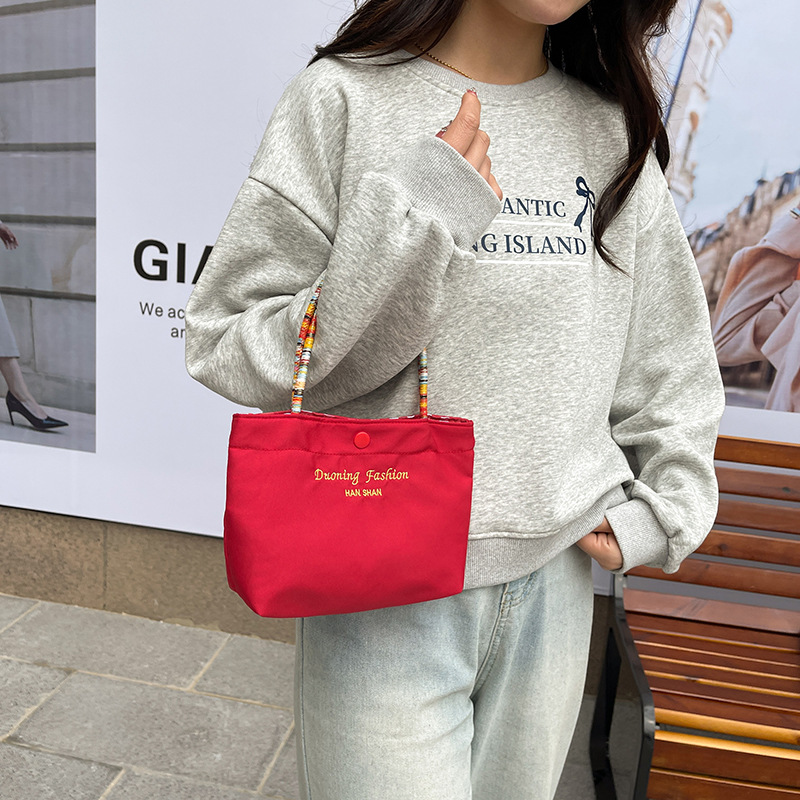 Cute red mobile phone bag, small handbag, portable and practical with contrasting colors, two-shoulder bag for going out details Picture