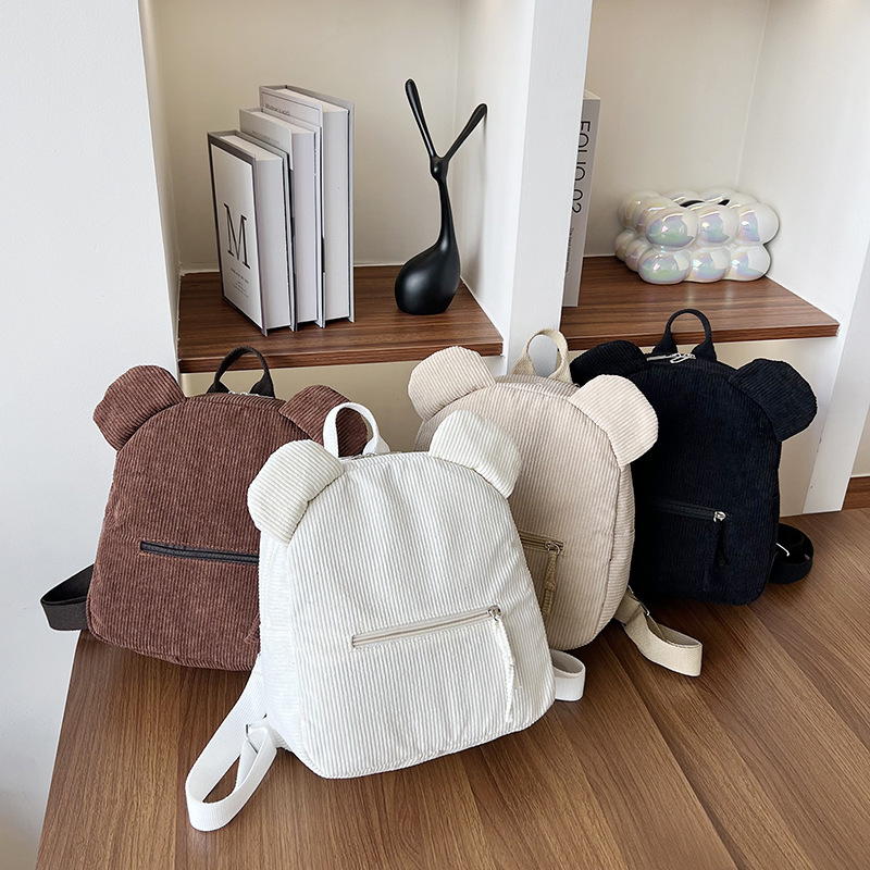 This is a new 2024 autumn collection of corduroy fashionable women's commuter crossbody bag with a unique and trendy style Application Scenario