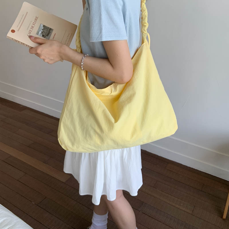 Pleated underarm bag, nylon tote bag, 2025 new trendy and fashionable Korean-style shoulder bag, versatile and large-capacity crossbody bag Specification drawing