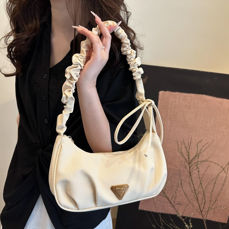 Fashion bags for Women 2025: This year's popular underarm bags, pleated solid color single-shoulder bags, and cross-border crossbody bags full figure