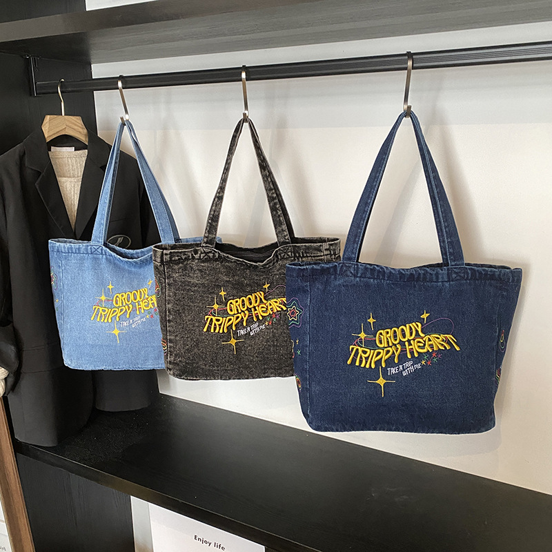 Retro denim tote bag, ins Korean version spring/Summer large-capacity women's commuter bag, Japanese student class handbag Application Scenario
