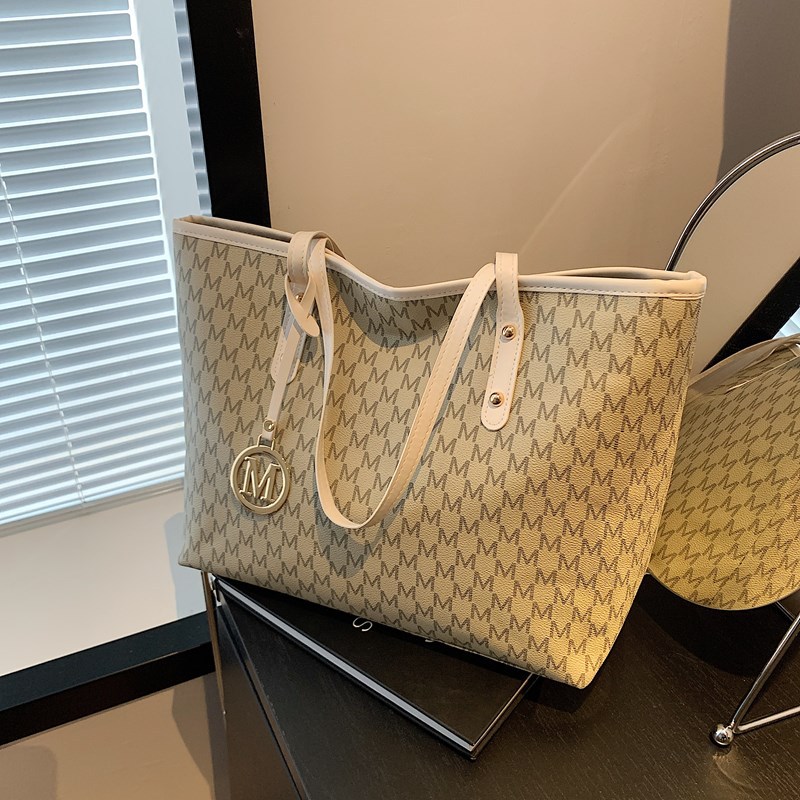 Laid-back commuter tote bag for women, new Spring 2025 trendy and fashionable single-shoulder bag, large-capacity handbag full figure