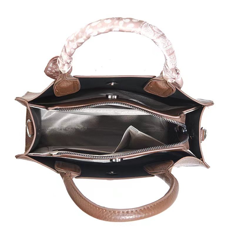 Cross-border Ladies 2024 New urban simple and trendy single-shoulder tote bag, crossbody and hand-carry fashionable large-capacity women's bag Application Scenario