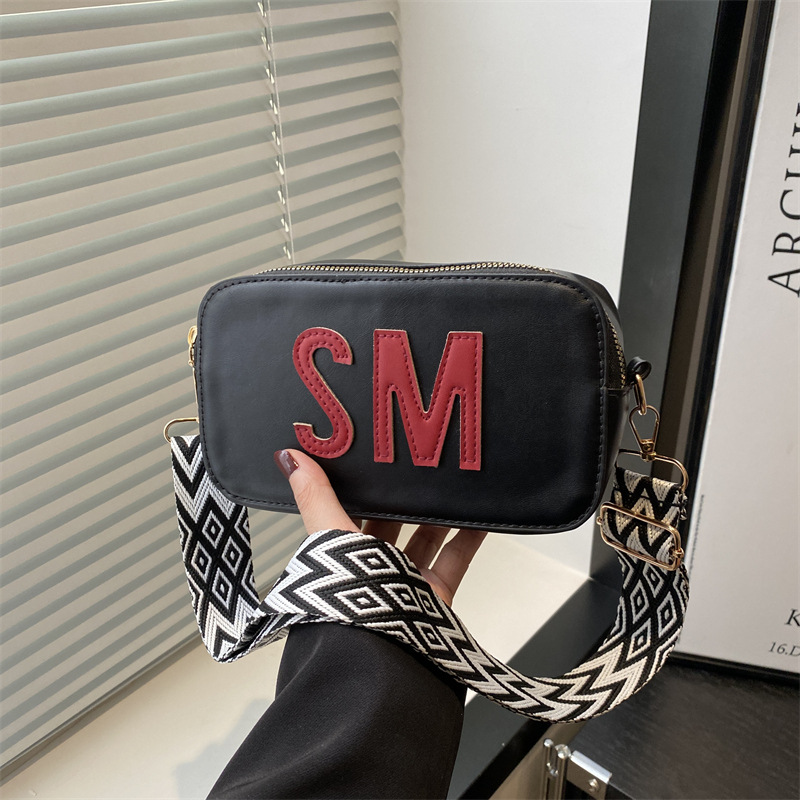 Korean-style texture camera bag, women's cross-border fashion single-shoulder bag, wide shoulder strap, stylish crossbody bag, square bag full figure