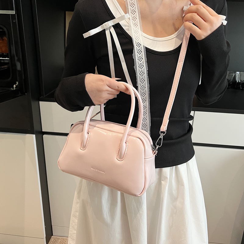 Korean soft leather hand-held bowling bag for women 2025 new style casual crossbody bag, niche commuting single-shoulder pillow bag Specification drawing