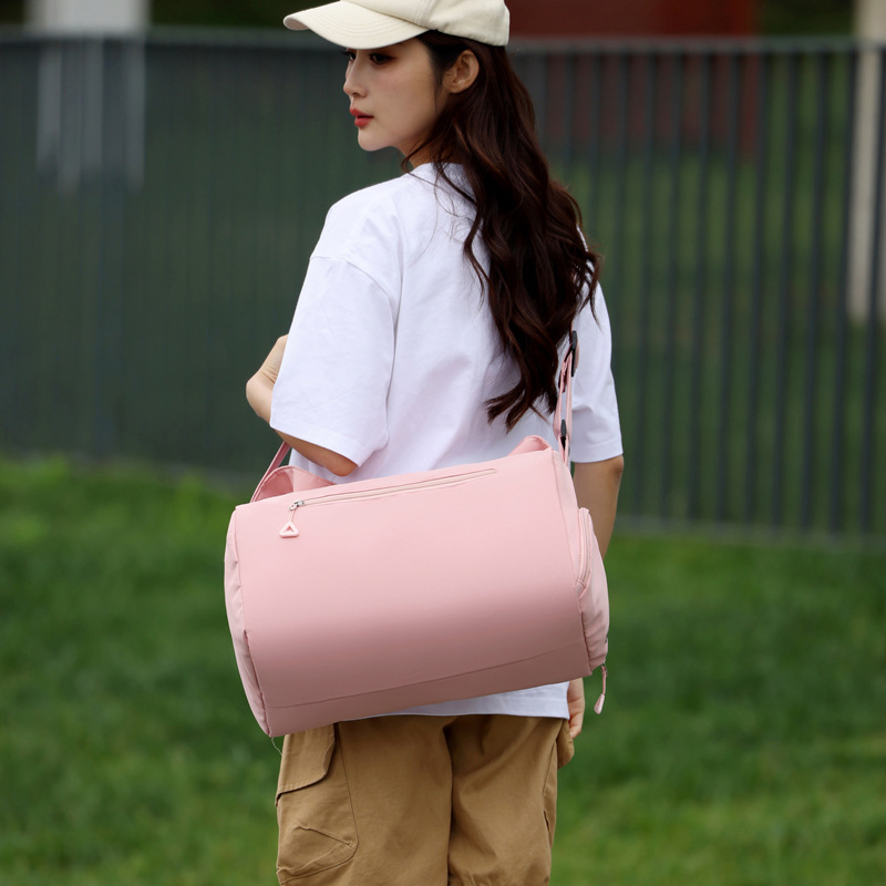 Cross-border trend solid color texture pillow bag, women's short distance light, large capacity storage, crossbody bag, practical backpack Application Scenario