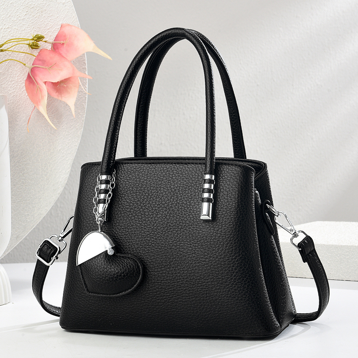 High-end heart-shaped decoration 2025 new stylish, simple and large-capacity handbag, versatile single-shoulder crossbody bag full figure
