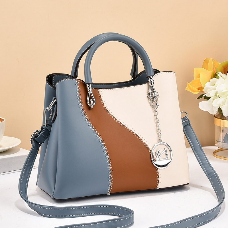 A trendy and high-end handbag for women in 2023, a versatile bestseller with a large capacity and fashionable single-shoulder crossbody bag details Picture