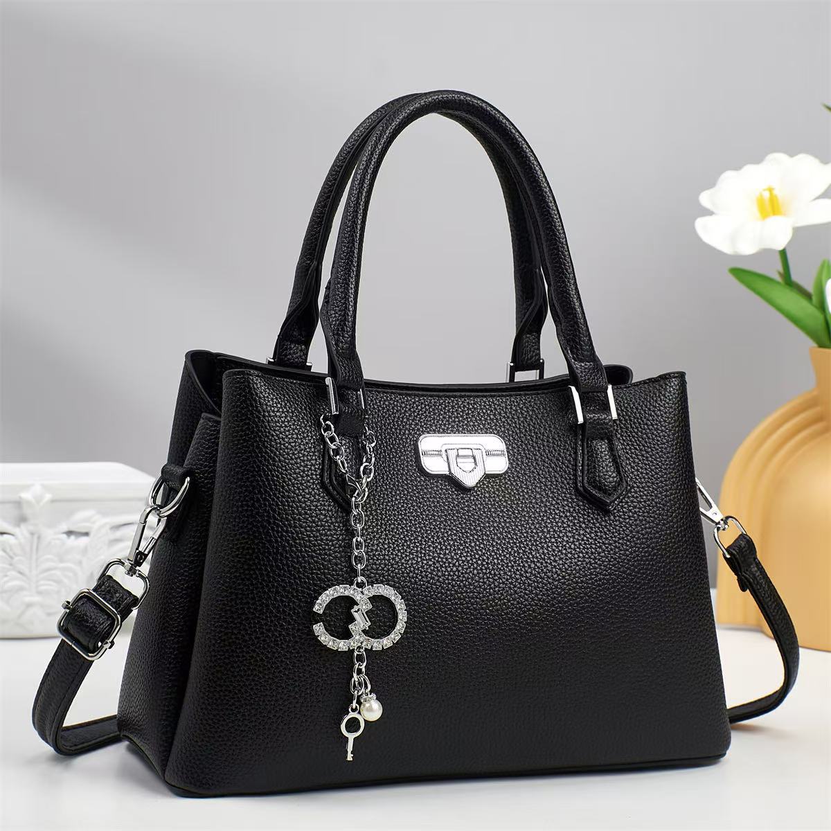 Cross-border simple ladies' commuting handbag 2025 new large capacity shoulder bag handbags gift for mom full figure