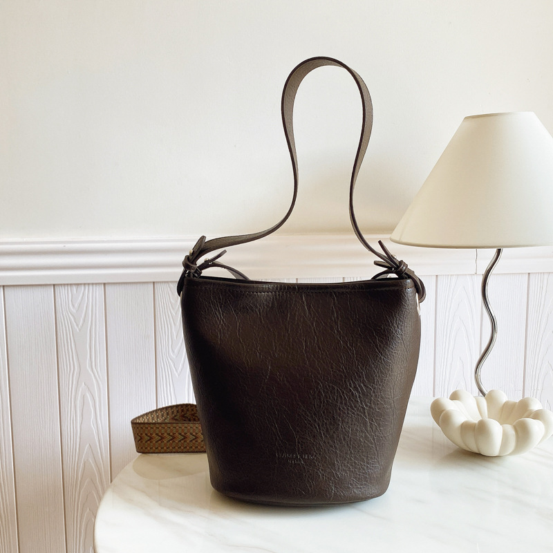 Retro and fashionable commuter bucket bag for women, new casual and versatile single-shoulder underarm bag, niche and stylish crossbody bag Specification drawing