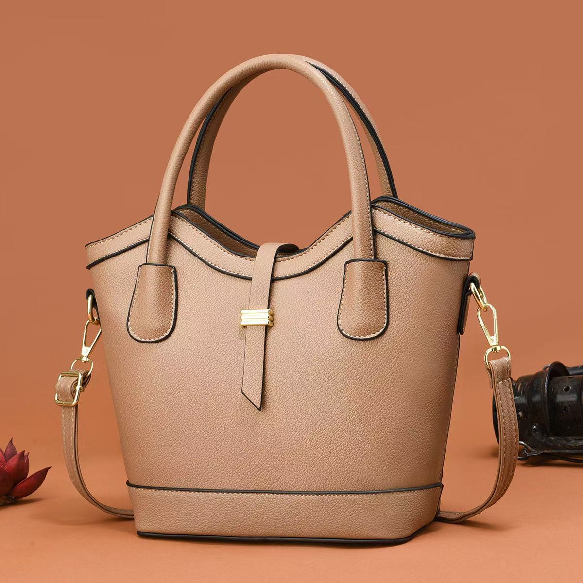 The new cross-border fashion commuting hand-held bucket bag for mom is a versatile, trendy, simple and large-capacity single-shoulder crossbody bag details Picture