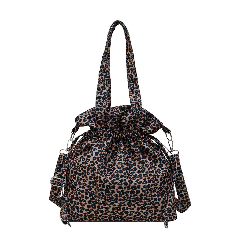 2024 Autumn/Winter new Korean-style fashionable canvas bag, single-shoulder bag, leopard print large capacity, laid-back style fabric bag, women's drawstring bag Item Picture