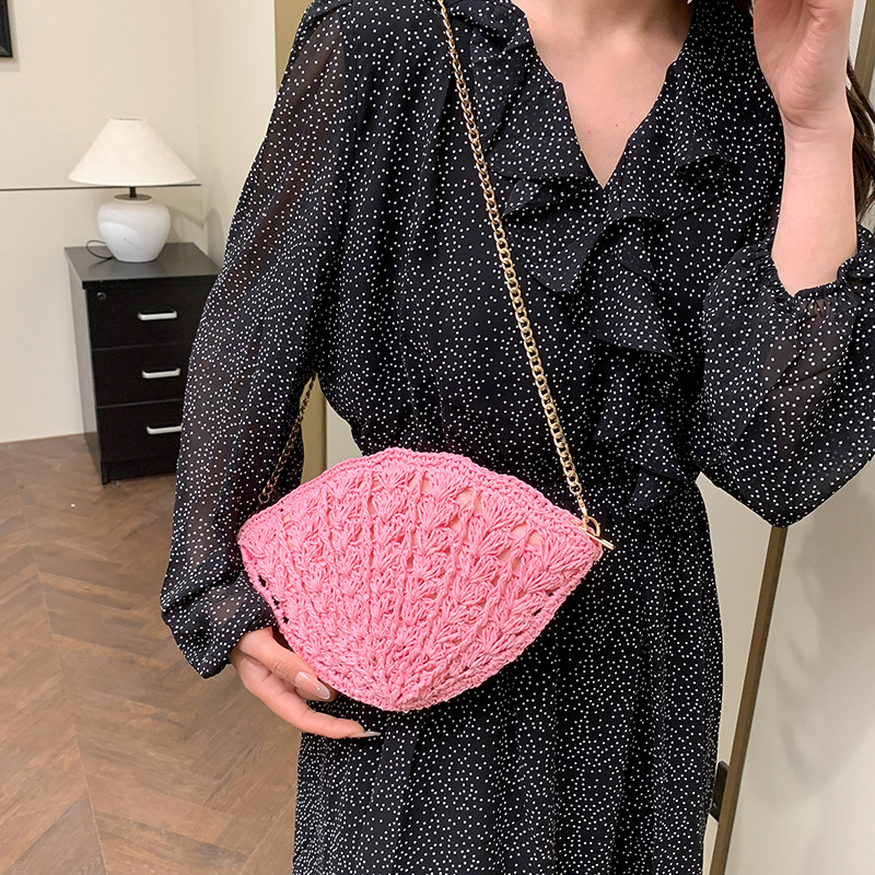 Shell crossbody straw woven bag 2025 New style fashionable hollowed-out fan-shaped straw woven bag, women's beach vacation bag details Picture