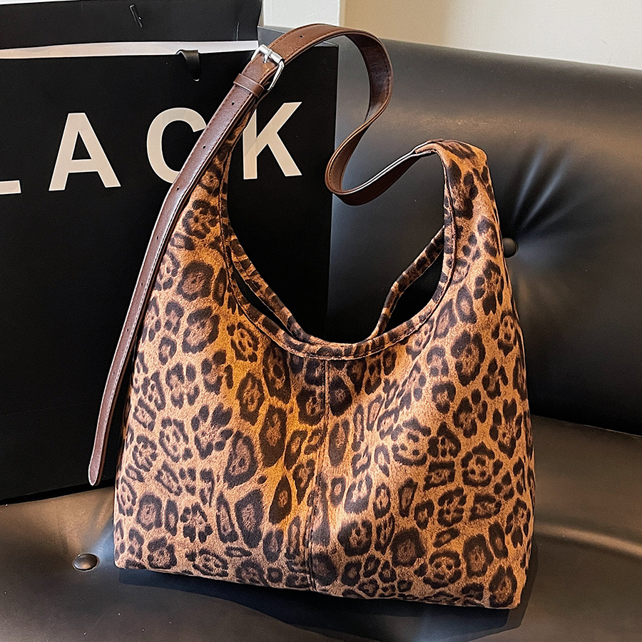 Retro and fashionable leopard print tote bag for women, Korean style trendy casual large-capacity single-shoulder bag, 2024 new versatile women's bag full figure