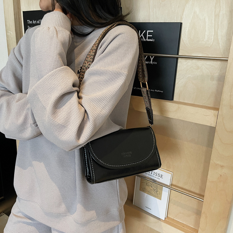High-end and fashionable small bag for women, 2025 new ins trendy and versatile retro women's single-shoulder crossbody bag, small square bag Specification drawing