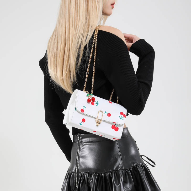 Fashionable and high-quality single-shoulder bag for women, Spring 2025 new style niche crossbody bag, stylish and versatile small square bag details Picture