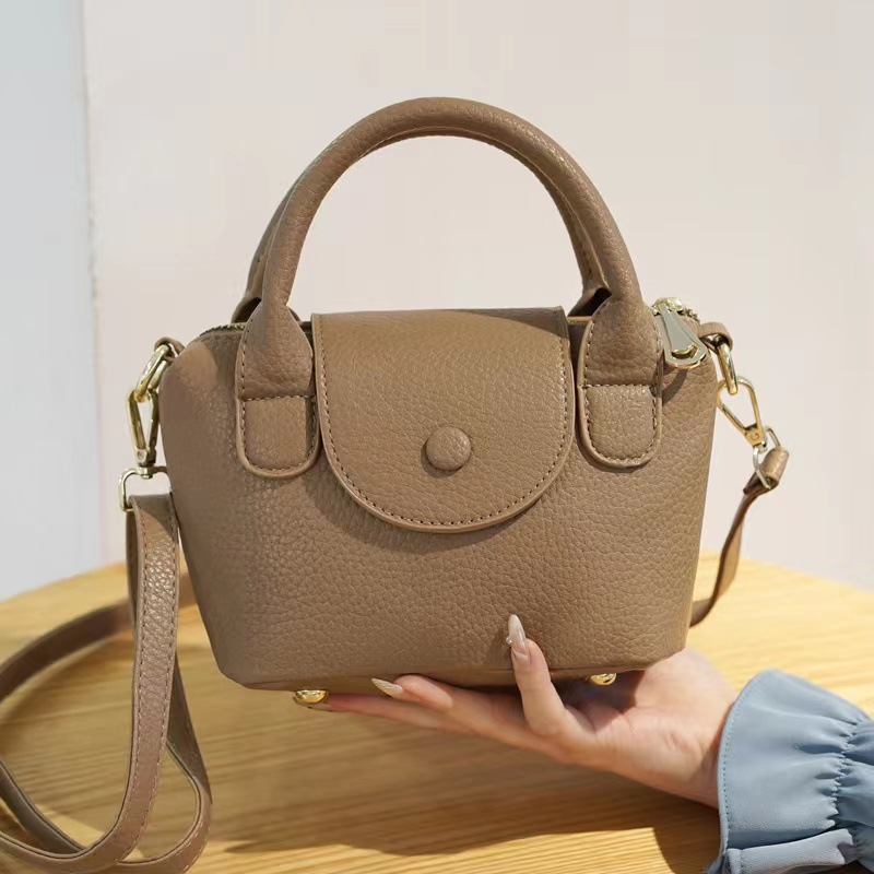 A new 2025 women's bag with a niche design, versatile, fashionable and exquisite texture, a small square bag, a single-shoulder crossbody bag, and a Korean-style bag Specification drawing