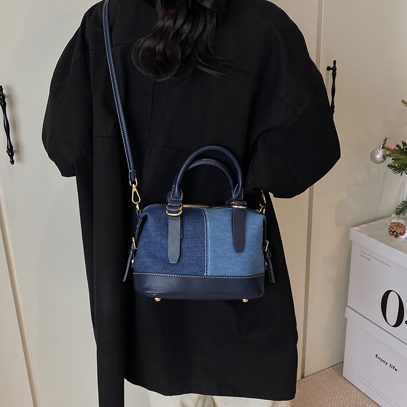 A multi-color denim blue bag for women, a new 2024 fashionable hand-held shoulder bag with a niche design and a casual crossbody bucket bag Application Scenario
