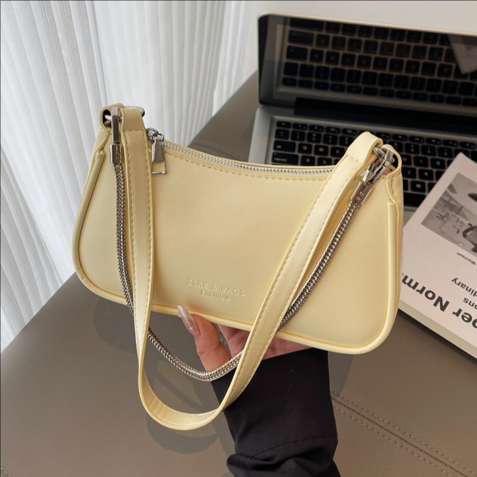 Women's chain crescent moon bag, versatile underarm bag, 2025 new light luxury shoulder bag, niche high-end crossbody bag full figure