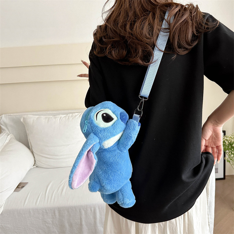 New cartoon Capybara Capybara crawling crossbody bag, plush bag, cute doll, coin purse manufacturer wholesale Application Scenario