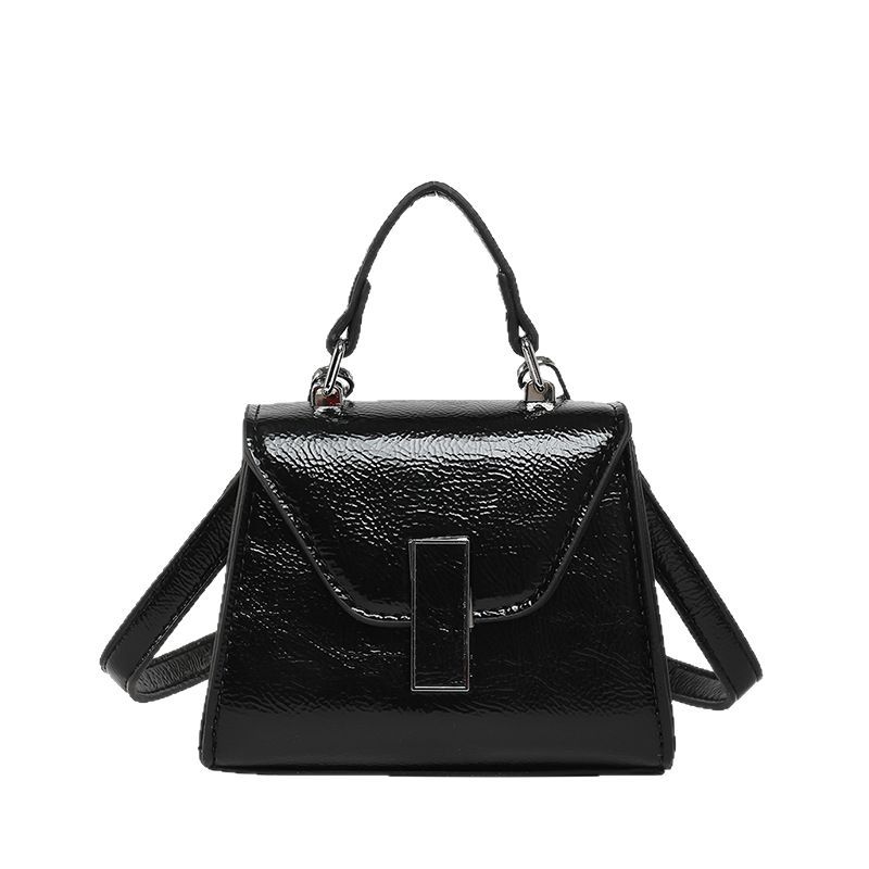 Korean style trendy hand-held small square bag for women 2025 new simple commuting crossbody bag solid color stylish single-shoulder bag Item Picture