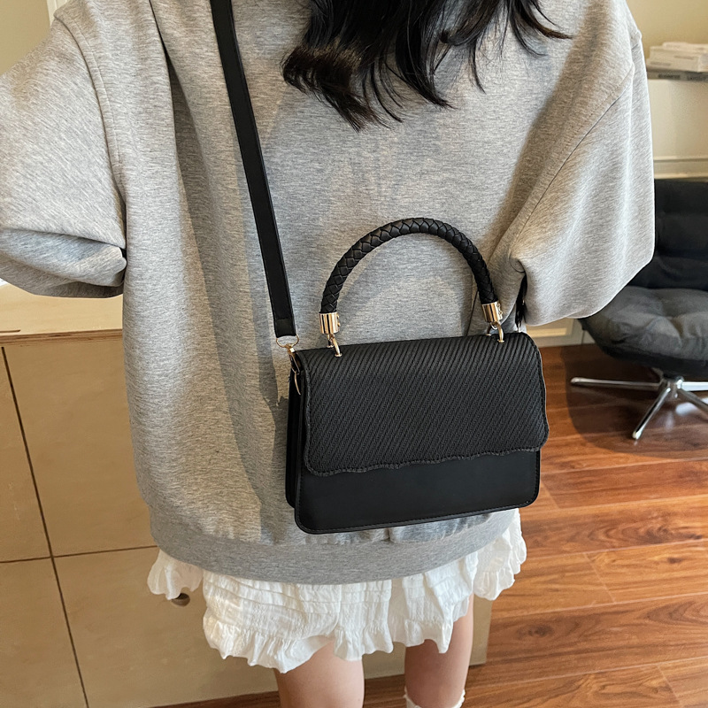 A new summer 2025 stylish, high-end, elegant, versatile, simple single-shoulder crossbody bag for women details Picture