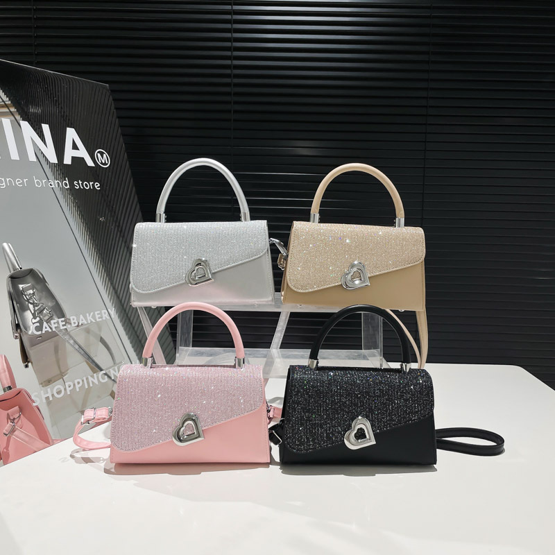 New cross-border European and American dinner bags, shiny clutch bags, wedding bridesmaid bags, evening party bags, dress bags and ladies' crossbody bags Application Scenario