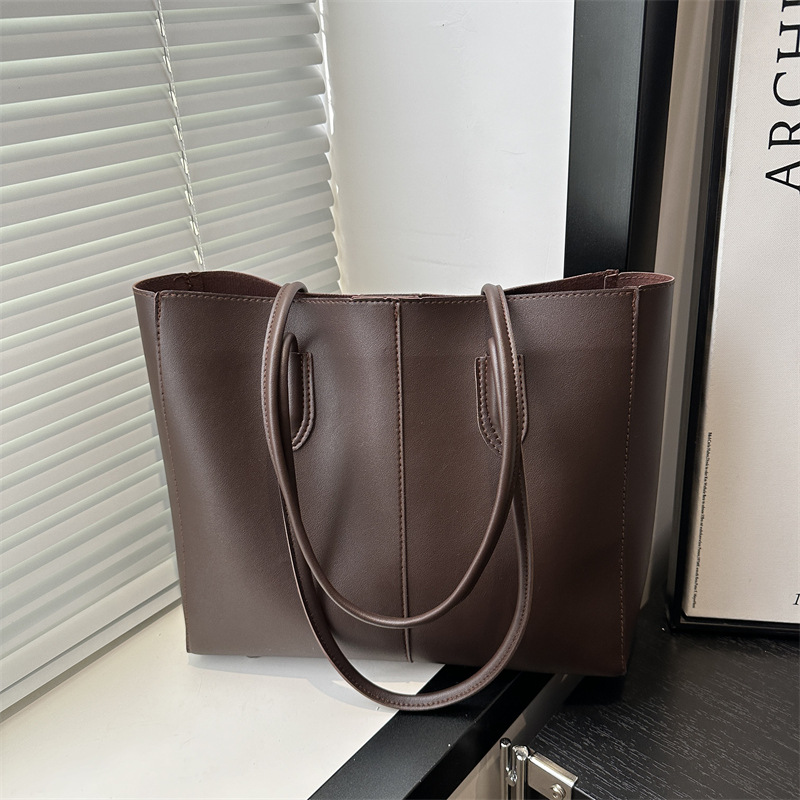 Retro Tote bag for women, 2025 new trendy and fashionable Korean commuter bag, versatile ins large-capacity single-shoulder bag full figure